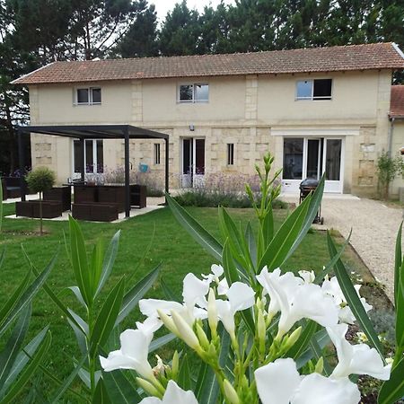 Villa Entiere Du Chateau Lacroix De Civrac 3 Ch, 3 Sdb, Piscine Xxl,Sauna, 4 Etoiles,7 Pers Exterior photo
