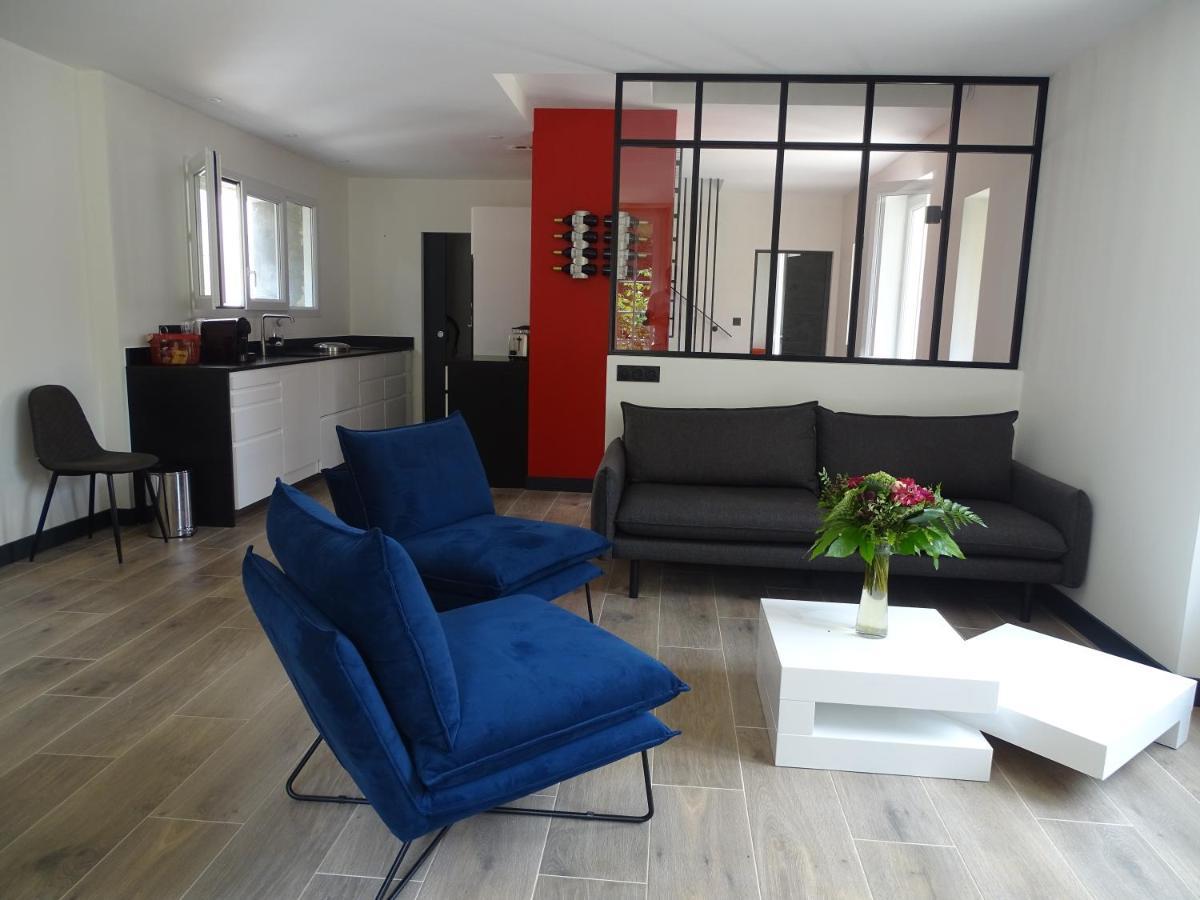 Villa Entiere Du Chateau Lacroix De Civrac 3 Ch, 3 Sdb, Piscine Xxl,Sauna, 4 Etoiles,7 Pers Exterior photo