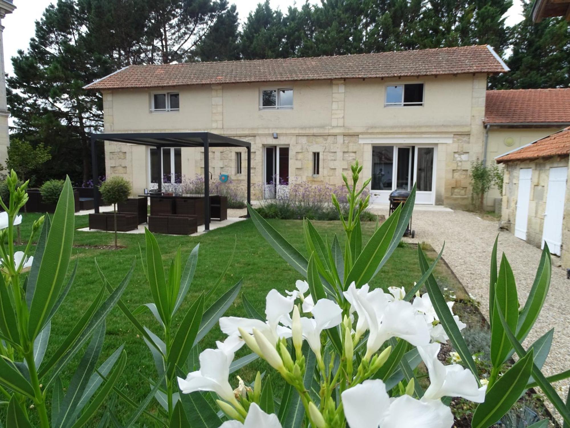 Villa Entiere Du Chateau Lacroix De Civrac 3 Ch, 3 Sdb, Piscine Xxl,Sauna, 4 Etoiles,7 Pers Exterior photo
